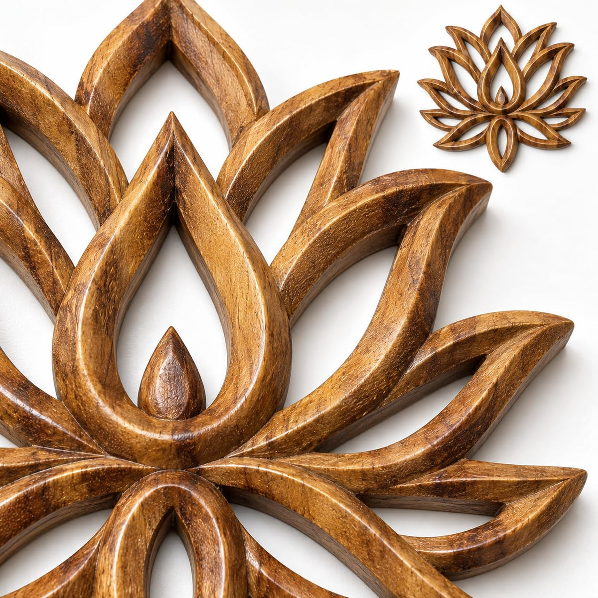 Detailansicht: Lotusblüten-Wandbild aus Akazienholz mit durchbrochenem Relief