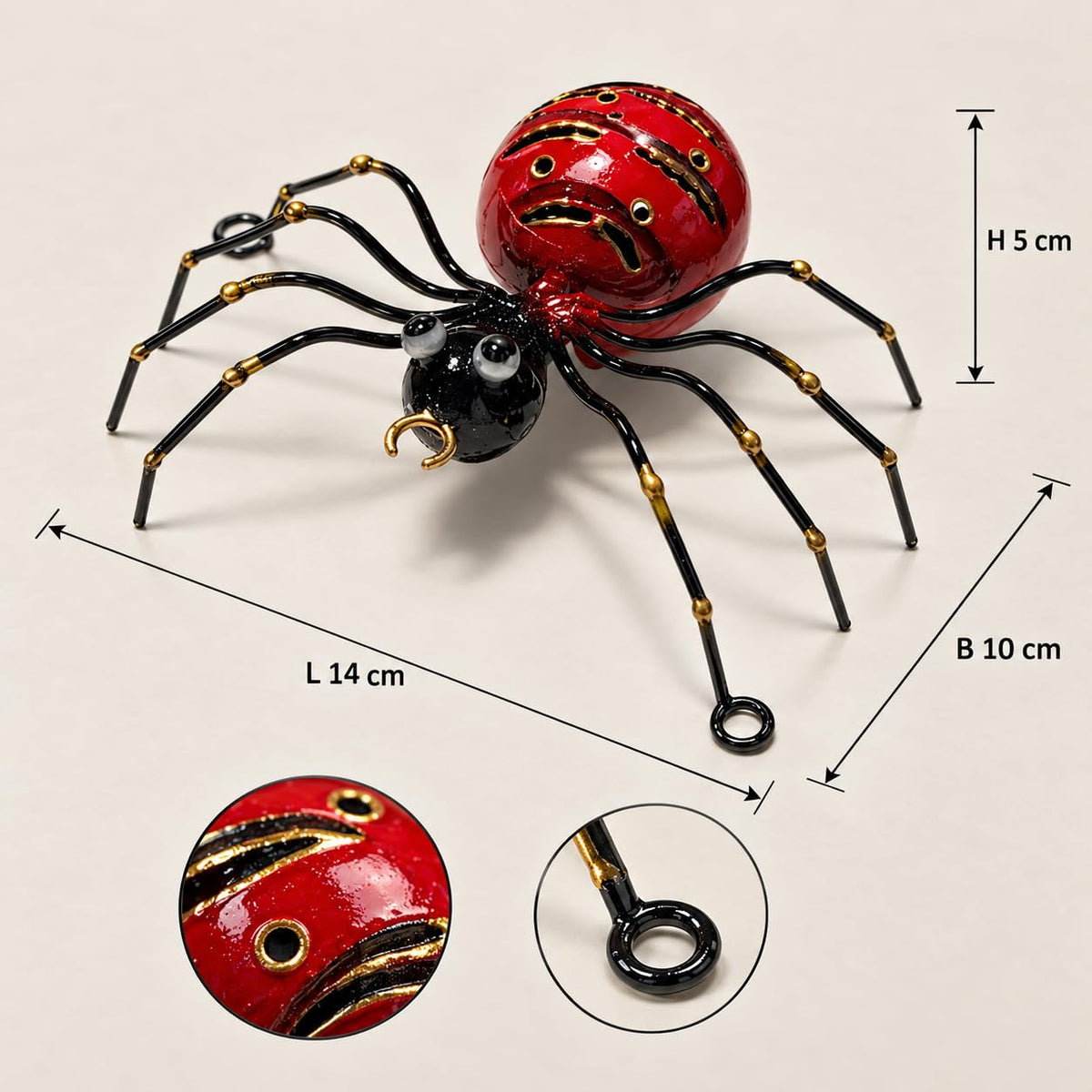 Maßgrafik: Rote dekorative Metallspinne mit schwarzen Beinen und goldfarbenen Details