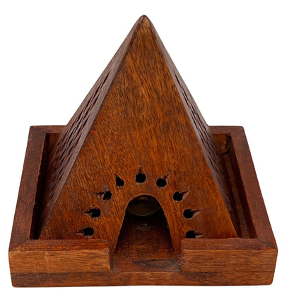 Rückansicht der Holz-Räucherpyramide mit großer bogenförmiger Öffnung