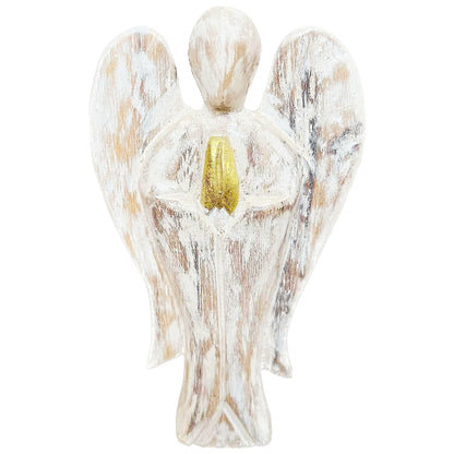 Weiße Holzengelfigur mit goldfarbenem Detail vor der Brust