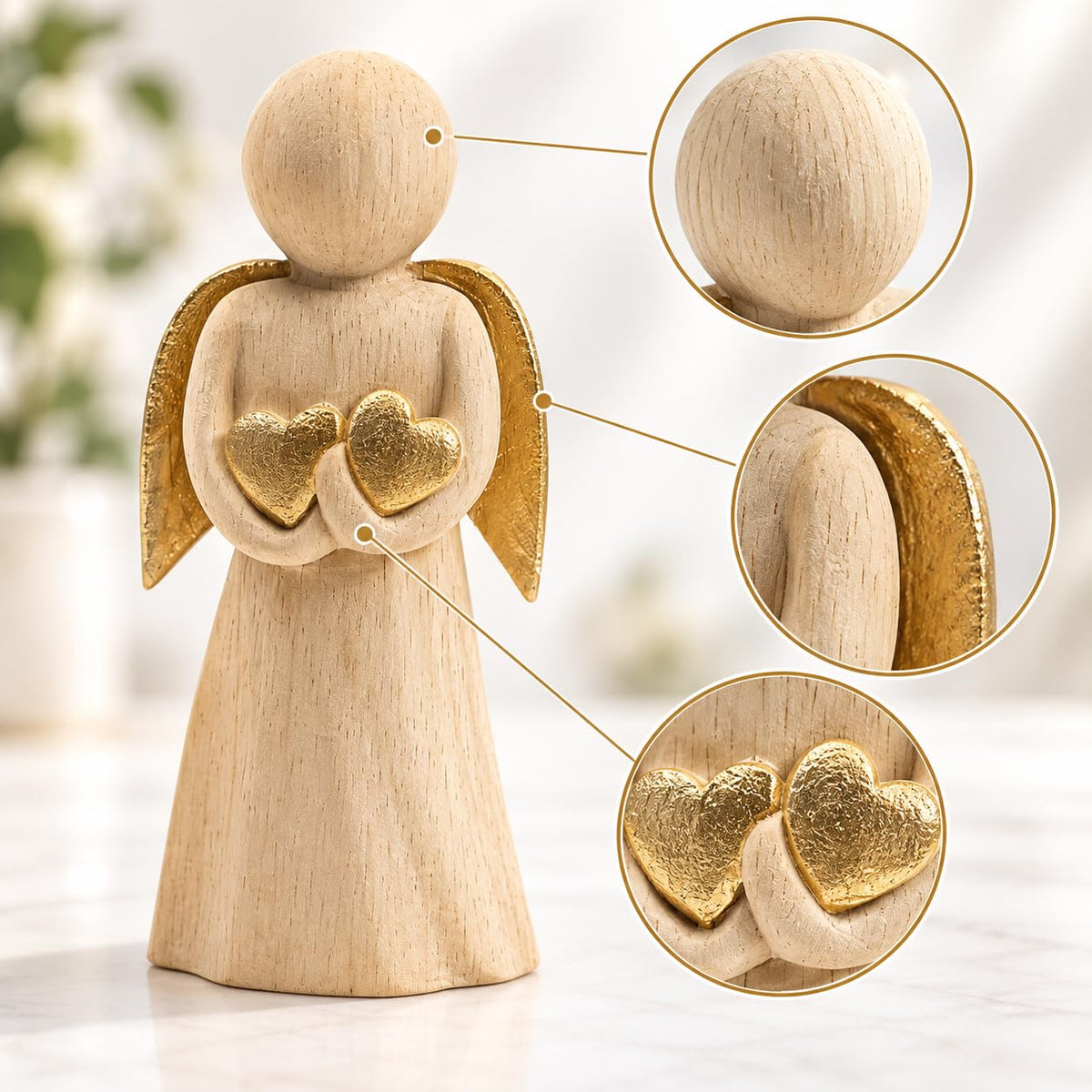 Detailansicht: Helle Engelfigur aus Holz mit zwei goldfarbenen Herzen und goldfarbenen Flügeln