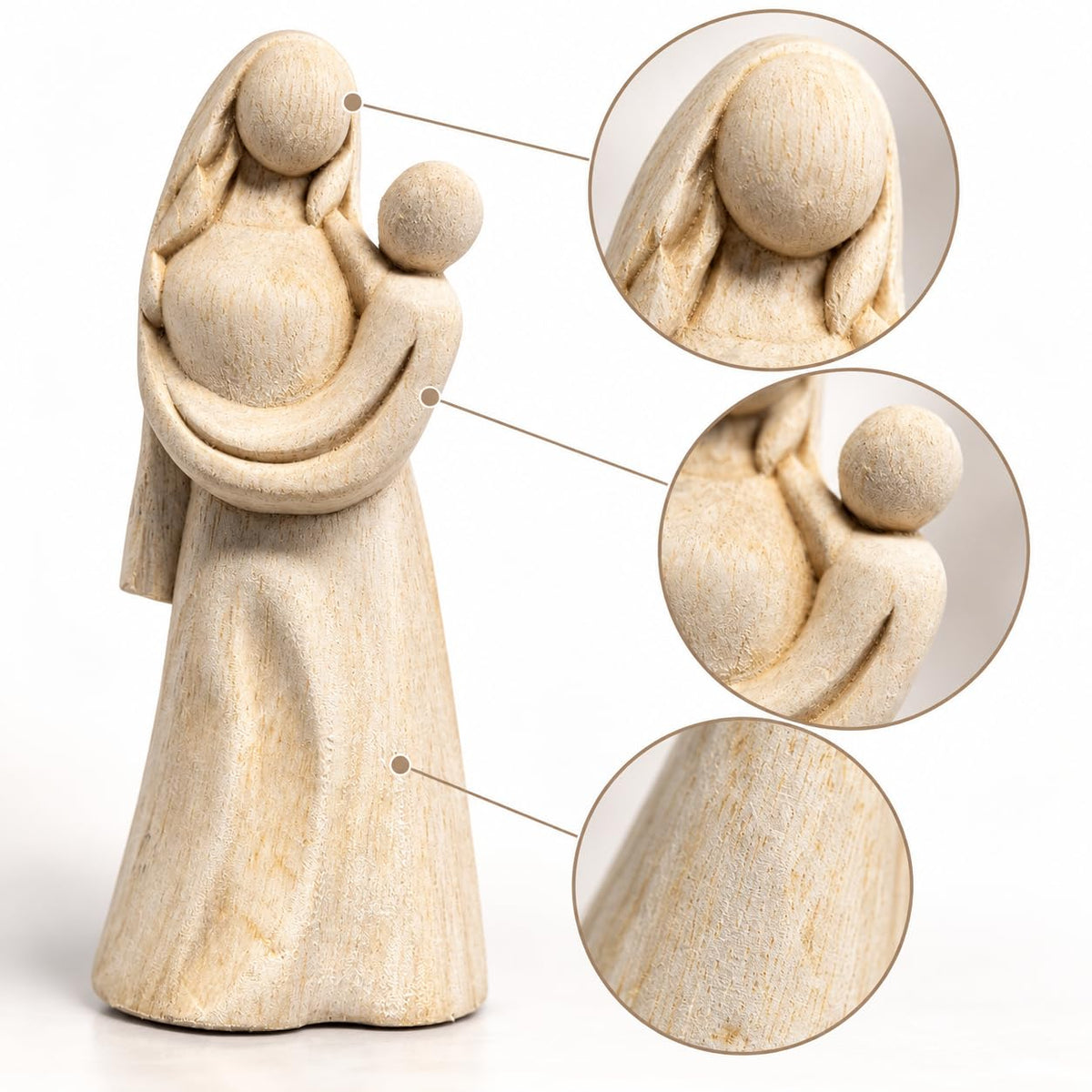 Detailansicht: Helle Holzfigur mit Maria und einem Kind auf dem Arm