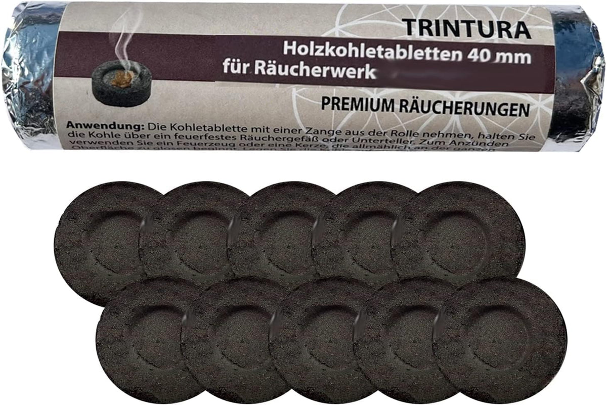 Rolle mit Aufschrift Räucherkohle 40 mm neben zwei Reihen schwarzer Kohletabletten