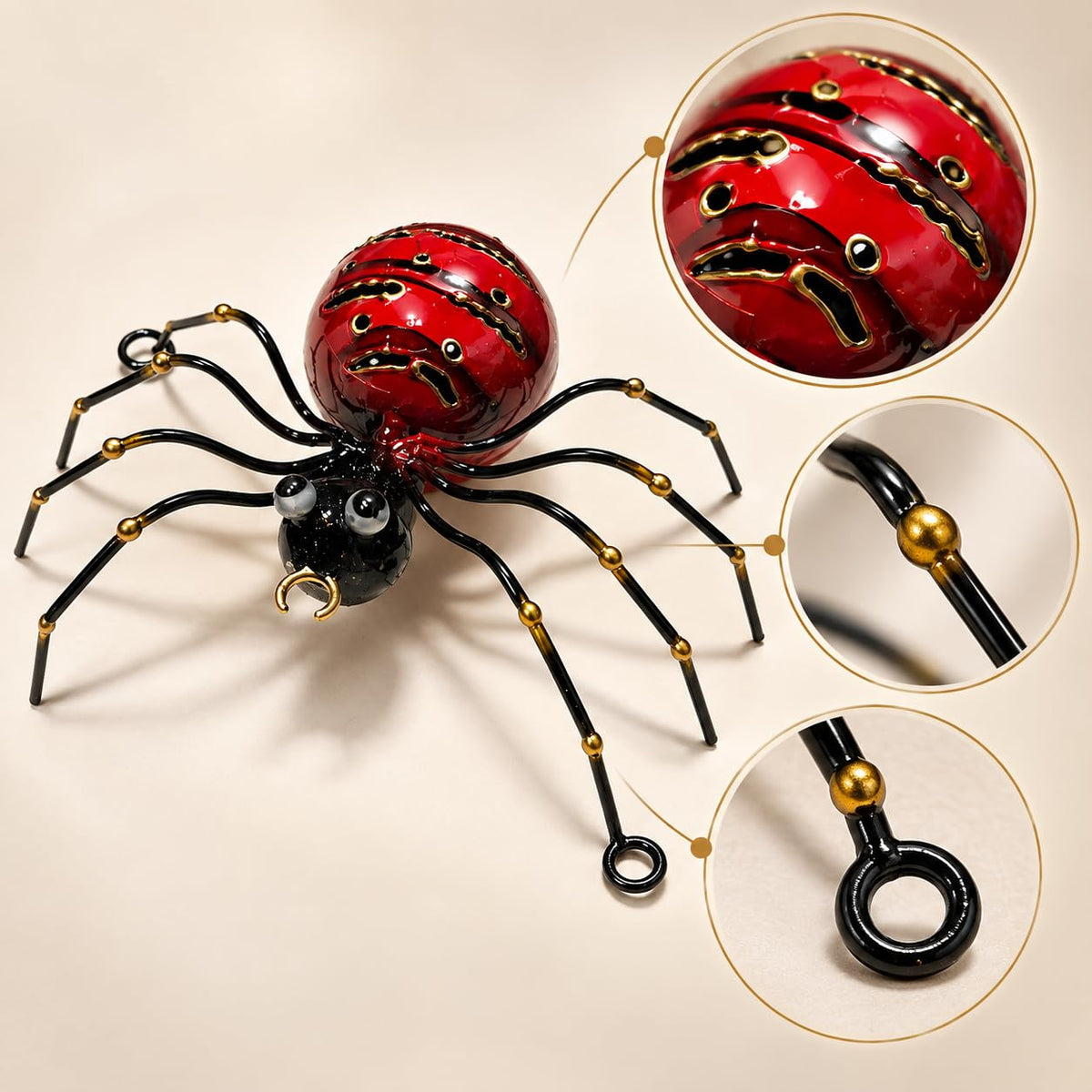 Detailansicht: Rote dekorative Metallspinne mit schwarzen Beinen und goldfarbenen Details