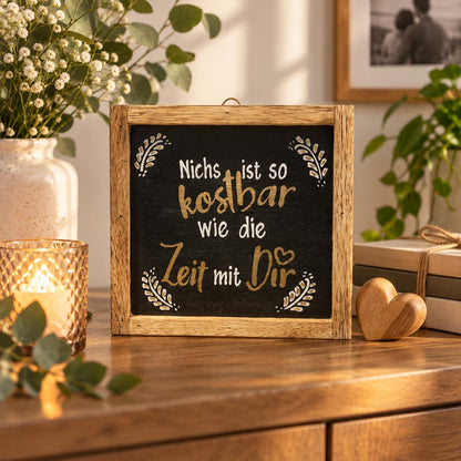 Dekorations- oder Anwendungsbeispiel: Gerahmtes Holzbild mit dem Spruch: Nichts ist so kostbar wie die Zeit mit Dir