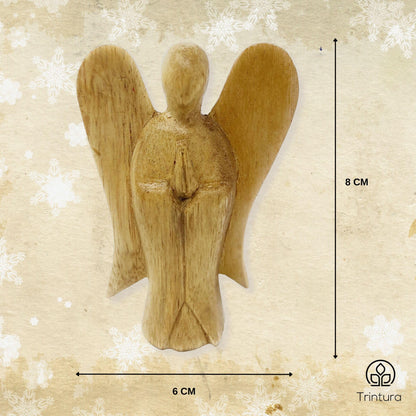 Maßgrafik: Kleine naturfarbene Holzengelfigur mit gefalteten Händen