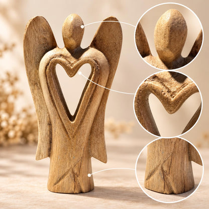 Detailansicht: Holzengelfigur mit herzförmiger Aussparung